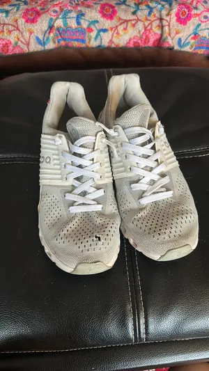On Cloud Shoes thumbnail 2