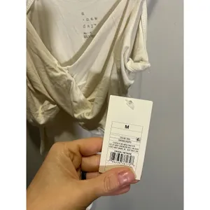 A New‎ Day Bodysuit Womens Medium Cream Twist Front Sleeveless Casual Chic thumbnail 3
