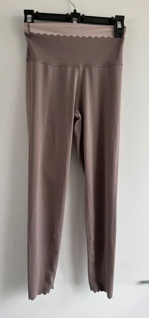 Aerie Offline Real Me High Waisted Leggings Taupe Scalloped Hem Size M‎ thumbnail 1