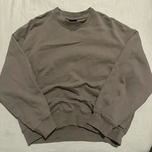 H&M Oversized Crewneck thumbnail 1