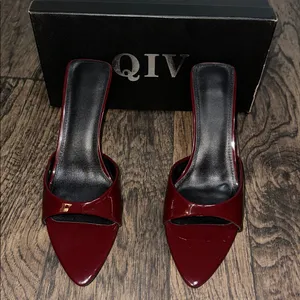 Qi Women's Deep Red Slide Heels Size 9.5 thumbnail 2