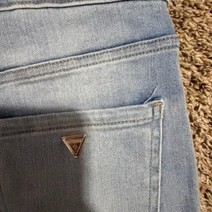 Guess Los Angeles Womens High Rise Distressed Skinny Jeans Light Wash 30 Q2GA10 thumbnail 6