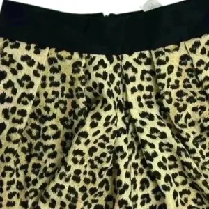 Zara‎ Women's Leopard Print High-Rise Culottes Shorts Size XS Brown and Black thumbnail 3