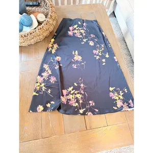 Vince Camuto Midi Skirt Womens Rich Black XS thumbnail 2