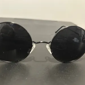 Round Black Sunglasses thumbnail 2