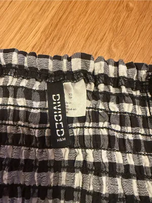 H&M Black & White Gingham Puff-Sleeve Cropped Top thumbnail 3