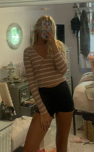 Long sleeve Striped  V neck thumbnail 2
