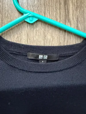 Uniqlo Navy Sweater thumbnail 2