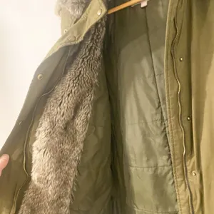 Banana Republic Women's Heavy Down Faux Fur Winter Coat - Medium thumbnail 4