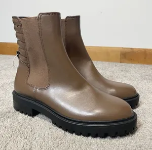 Gap Women's Brown‎ Chelsea Boot Size 6, NWT thumbnail 1