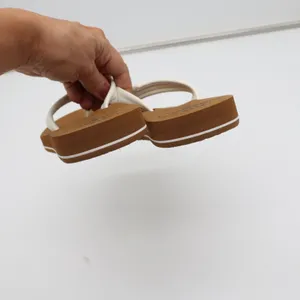 Reef Flip Flop Womens 7 Cushion Breeze White Tan Padded Beach Sandal Excellent thumbnail 9
