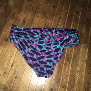 Victoria’s Secret S patterned swim bottoms thumbnail 2