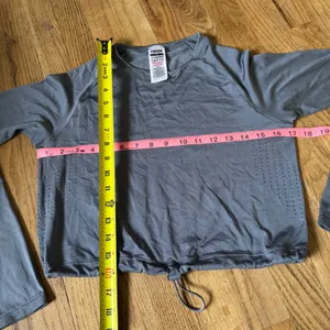 Gymshark Breeze Lightweight Seamless Long Sleeve Crop Top‎ Grey XS thumbnail 7