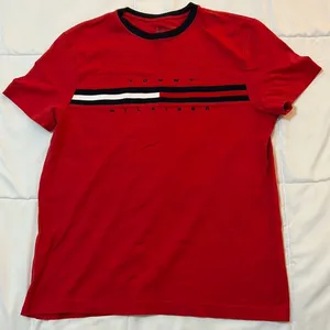 Tommy Hilfiger women’s T-shirt! Looks Awesome! 😍😍 thumbnail 1