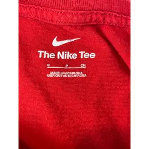 Nike Red Tee Shirt Size S Gold “Just Do It” Logo Athleisure thumbnail 3