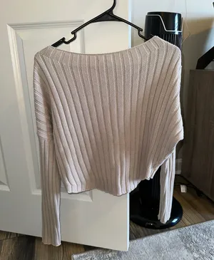 Express sweater thumbnail 4