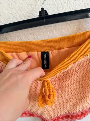 Anthropologie‎ MinkPink Crochet Knit Shorts Size M Orange Pink thumbnail 3