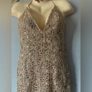 Forever 21 Stunning lace embroidered open back Gold dress with sequin sz medium NWOT thumbnail 2
