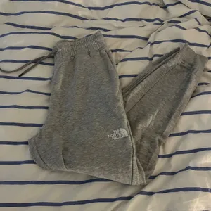 North face medium women’s sweat joggers thumbnail 1
