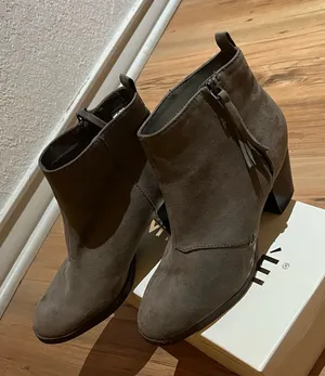 Old Navy Booties thumbnail 1