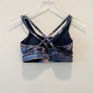 LULULEMON Energy Bra in Moody Mirage Bark Berry Deep‎ Navy / Naval Blue size 4 thumbnail 2