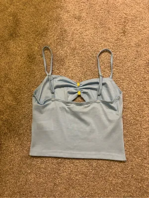 SHEIN Light Blue Cutout Cami Top with Gold Accent Bar thumbnail 4