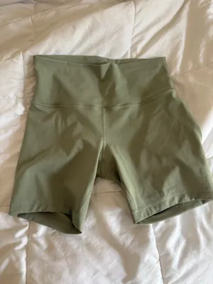 Wunder Under Lululemon Shorts 6" thumbnail 1