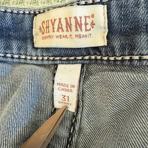 Shyanne Bootcut Flare Jeans Womens 31 Short Embroidered Pockets Western Cowgirl thumbnail 4