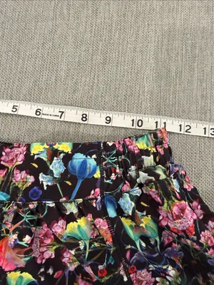 Lululemon athletic shorts hotty hot style in flowerscape pattern size 6 thumbnail 8