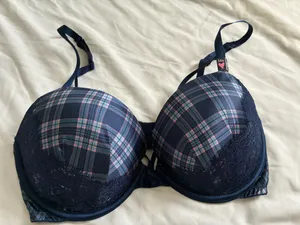 Victoria's Secret Push-Up Bra thumbnail 1