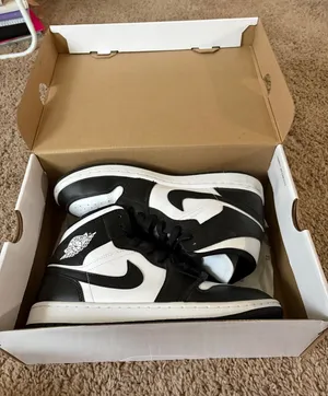 Women’s Air Jordan 1 Mid thumbnail 1