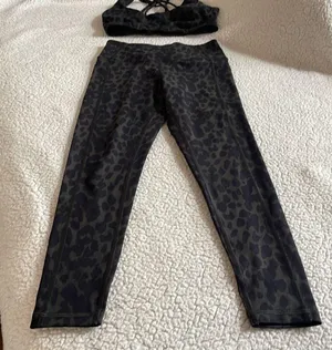 Victoria's Secret athletic set size 4 thumbnail 3