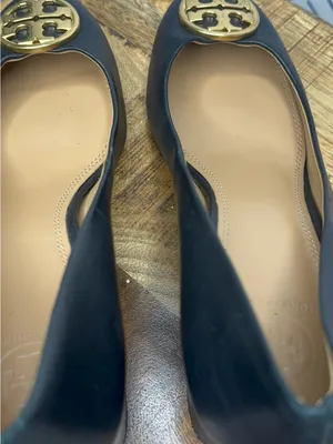Tory Burch Black Leather Block Heel Pumps Gold Logo Medallion Excellent Size 8.5 thumbnail 8