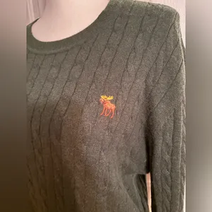 Abercrombie & Fitch Dark Green Cable Knit Sweater size Medium. thumbnail 3