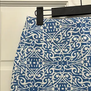 Lulu-B Stylish Blue and White Swirl Patterned Mini Skirt - Size 2 thumbnail 3