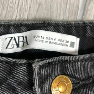 Zara Black Denim Raw Hem Jeans Size 6 thumbnail 3