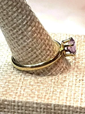 Vintage Gold Tone Oval Purple Rhinestone Solitaire Ring Minimalist Costume Sz 8 thumbnail 2
