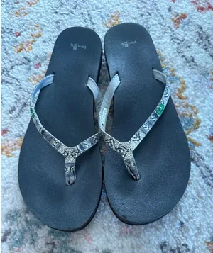 Sanuk‎ Yoga Mat Black Geometric Tribal Print Flip Flops Womens Size 10 Sandals thumbnail 1