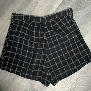 Free People Ginger black and white windowpane ruffle shorts size 8 thumbnail 6