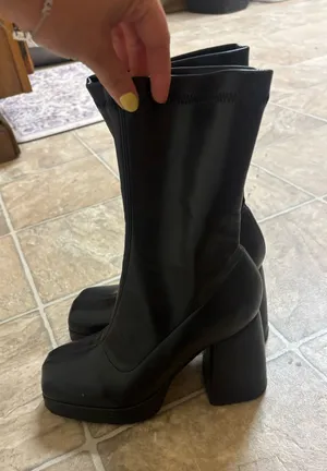 Black Platform Boots Size 7 thumbnail 1