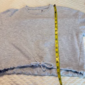 All in Motion Gray Cropped Sweatshirt Size XS Thumbholes Tie Hem Comfy thumbnail 8