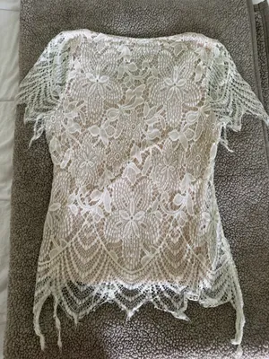 Cream lace top BKE size med thumbnail 2