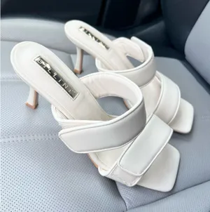 Billini Heels White Size 9 thumbnail 1
