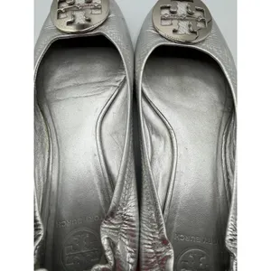 Tory Burch Reva Flats Silver Metallic‎ Leather Logo Medallion Shoes Size 10 Y2K thumbnail 5