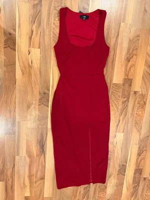 Lulus Women's Sleeveless Scoop-Neck Midi Dress in Burgundi. thumbnail 4