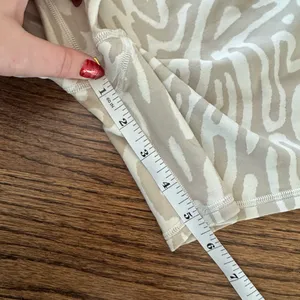 Vuori Maze Jacquard Bike Shorts and Bra Set Taupe and Cream Swirl Patterned XL thumbnail 8