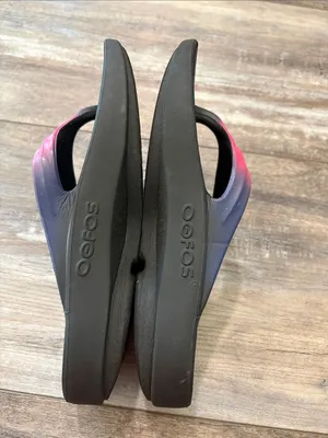 OOFOS Pink Ombre Metallic Flip Flops size 6 thumbnail 5