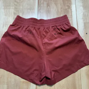 Old Navy StretchTech Women Large Terracotta Athletic Running Shorts Quick Dry thumbnail 4