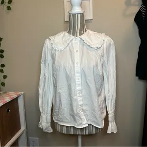 White Ruffled Button thumbnail 2