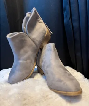 Grey Faux Suede Ankle Boots Pointed Toe Low Block Heel Rear Zip Size 6 thumbnail 1